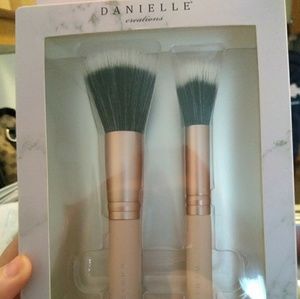 Makeup brush bundle